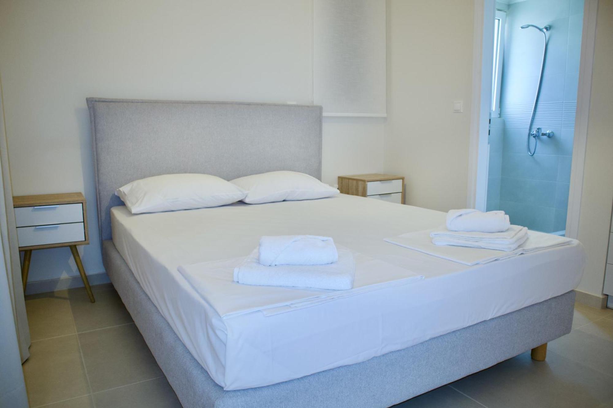 Resitour - Aphrodite Beachfront Pirgos Psilonerou 객실 사진