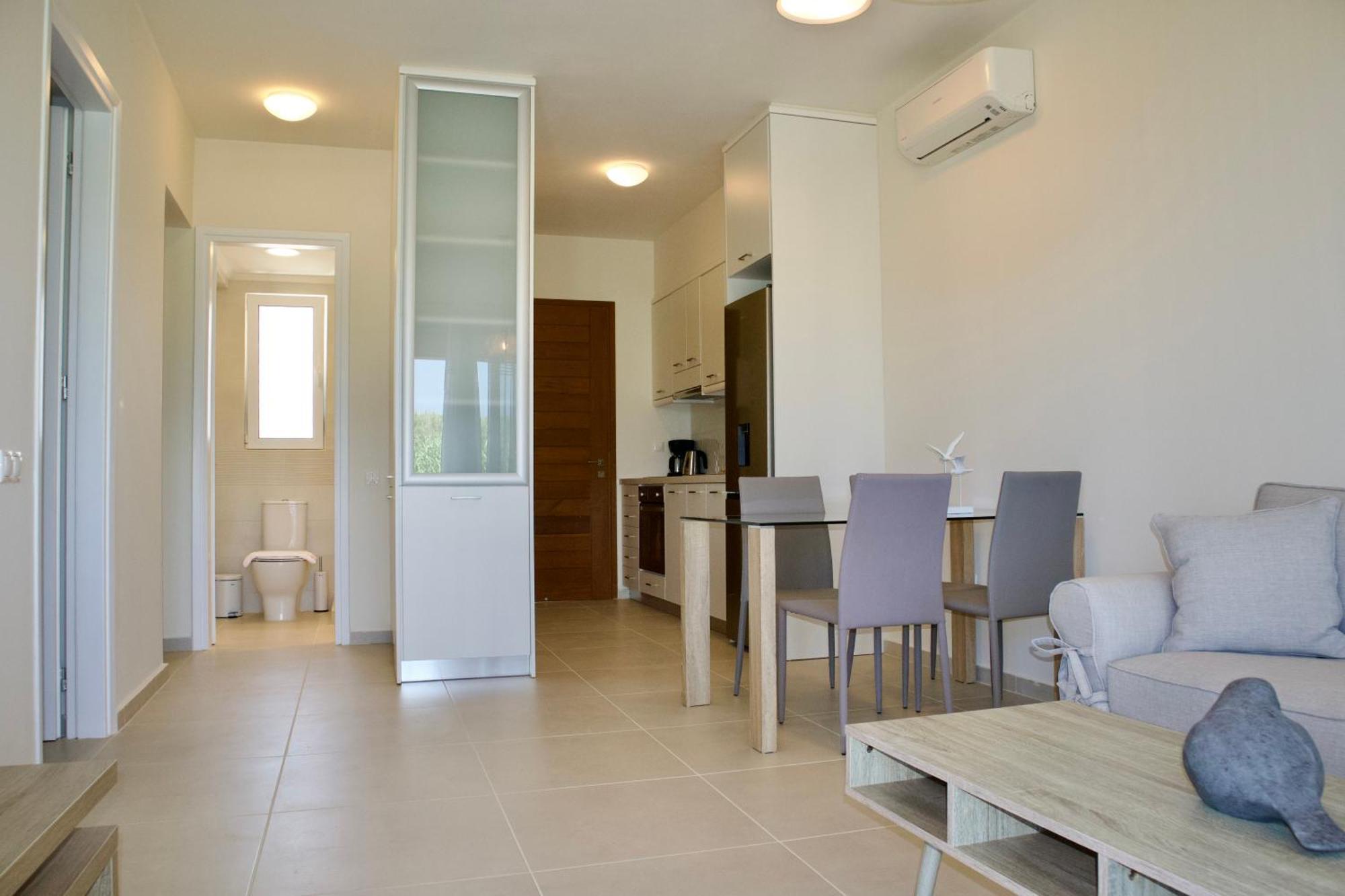Resitour - Aphrodite Beachfront Pirgos Psilonerou 객실 사진