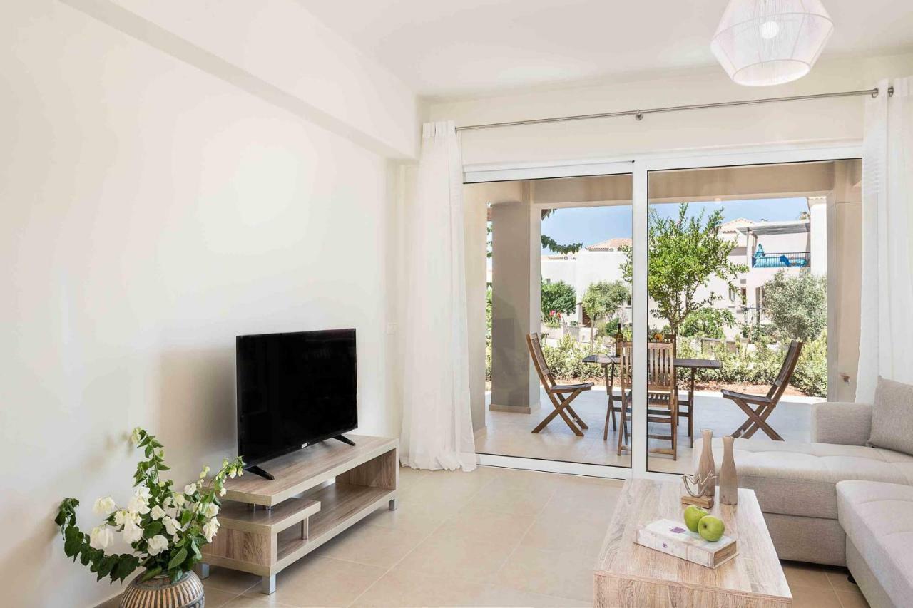 Resitour - Aphrodite Beachfront Pirgos Psilonerou 외부 사진