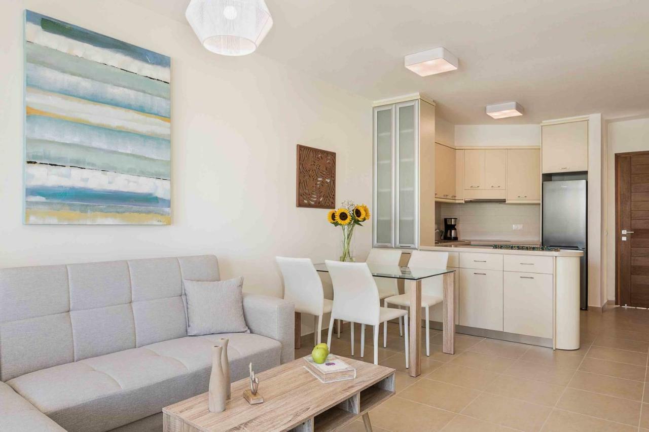 Resitour - Aphrodite Beachfront Pirgos Psilonerou 외부 사진