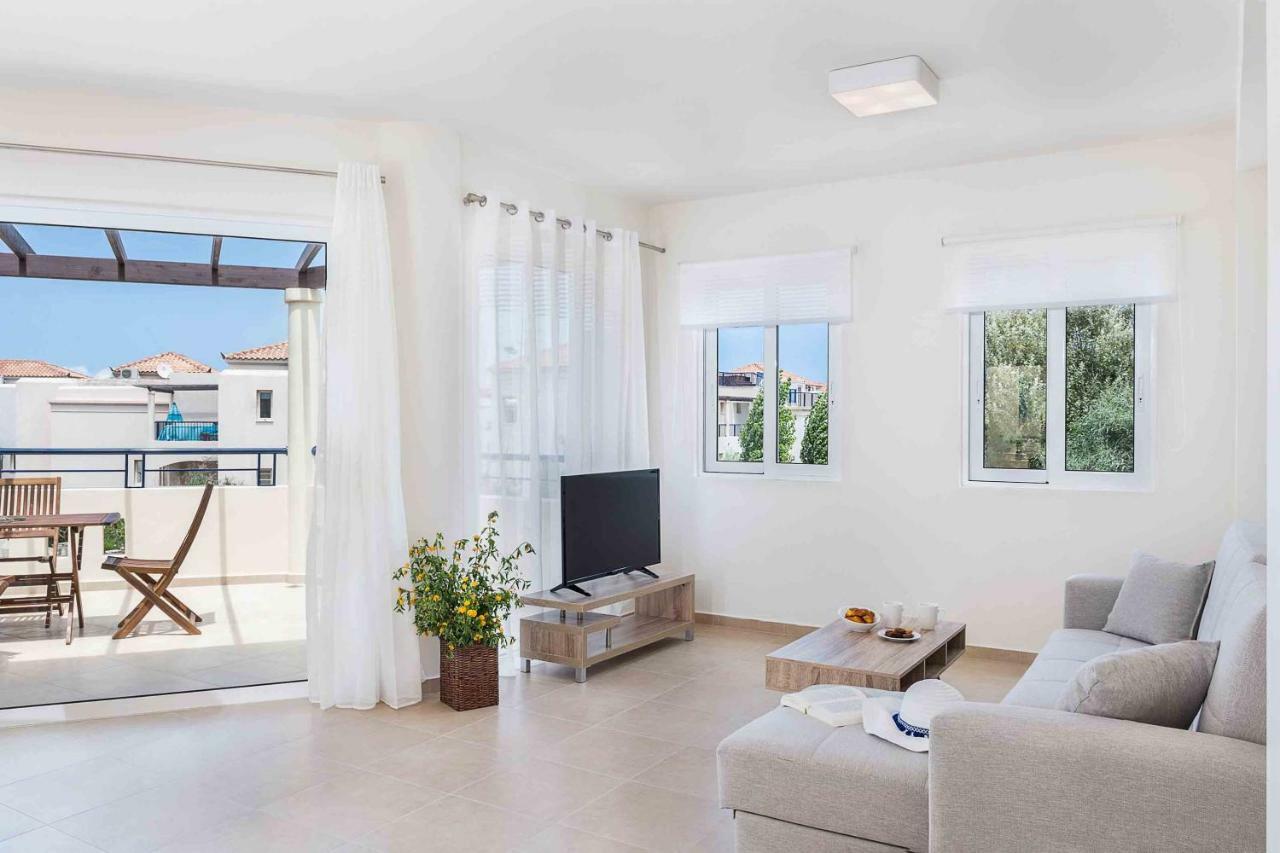 Resitour - Aphrodite Beachfront Pirgos Psilonerou 외부 사진